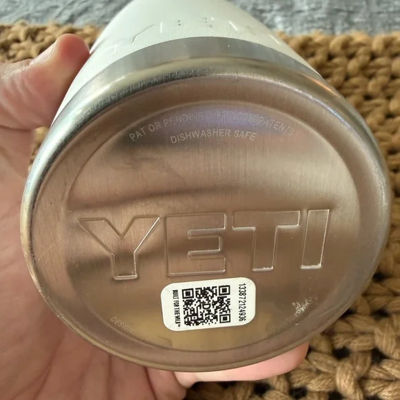 Yeti White Tumbler Cup With Lid - Picture 2 of 7